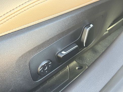 New 2025 BMW 330i xDrive Sedan w/ Premium Package image 19