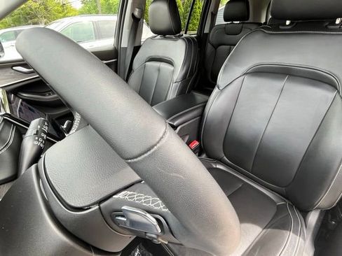 Used 2023 Jeep Grand Cherokee Limited w/ Black Appearance Package AWD/4WD image 18