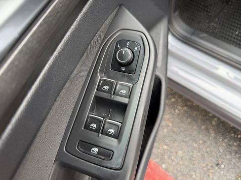 Used 2022 Volkswagen GTI SE image 12