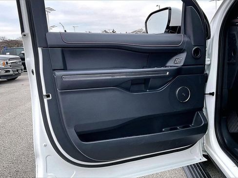 Used 2022 Ford Expedition Max Limited image 22