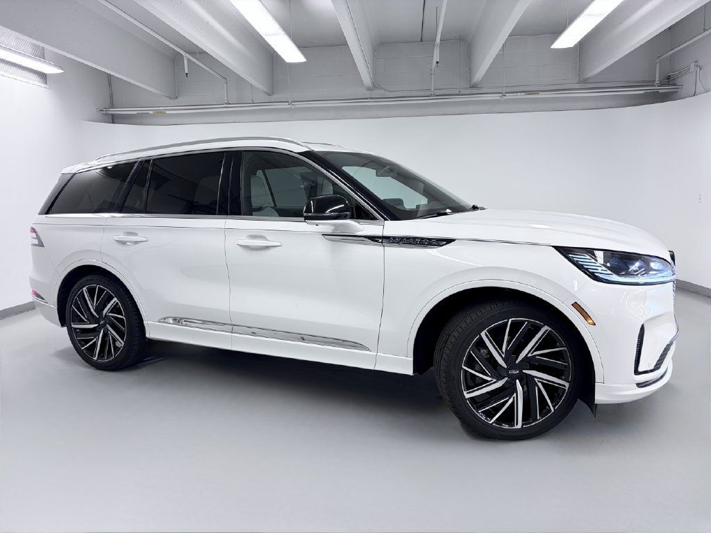 Used 2026 Lincoln Aviator Black Label w/ Dynamic Handling Package AWD/4WD image 8