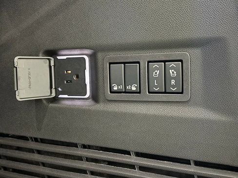 New 2026 GMC Yukon Denali w/ Sun & Power Step Package image 11