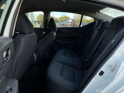 Used 2025 Nissan Altima 2.5 SV image 12