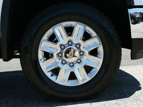 Used 2024 Chevrolet Silverado 2500 LT w/ Convenience Package AWD/4WD image 19