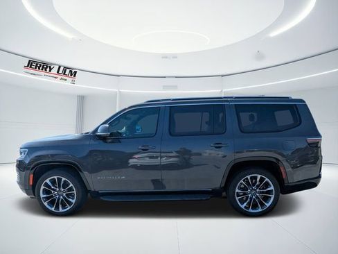 Used 2022 Jeep Wagoneer Series II w/ Premium Group I AWD/4WD image 6