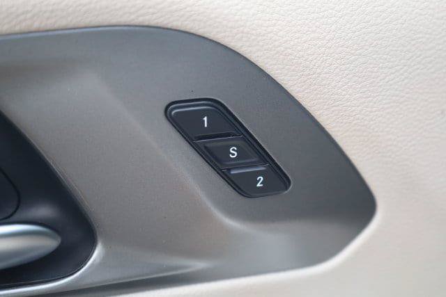 Certified 2024 Chrysler Pacifica Touring-L FWD image 19