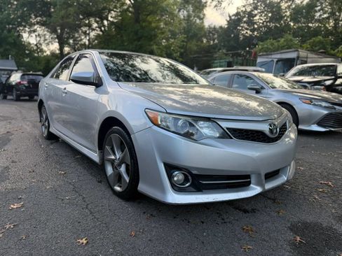 Used 2014 Toyota Camry SE FWD image 3