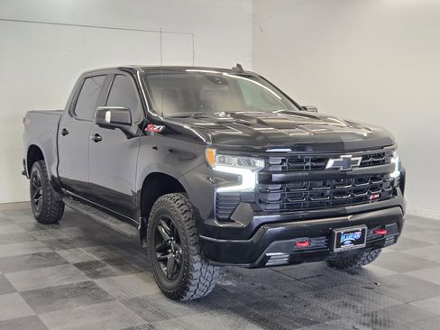 Used 2022 Chevrolet Silverado 1500 LT Trail Boss w/ Convenience Package II image 2