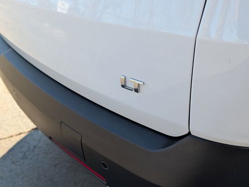 Used 2022 Chevrolet Traverse LT image 15