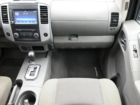 Used 2020 Nissan Frontier SV image 34