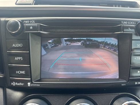 Used 2018 Toyota RAV4 LE FWD image 19