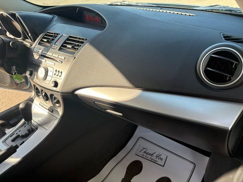 Used 2011 MAZDA MAZDA3 i Touring FWD image 27