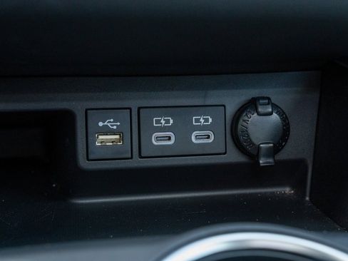 Certified 2023 Toyota Highlander Bronze Edition image 19