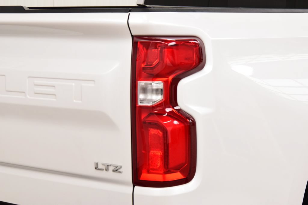 Used 2022 Chevrolet Silverado 1500 LTZ AWD/4WD image 22
