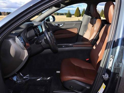 Used 2021 Volvo XC60 T5 Momentum w/ Advanced Package image 15