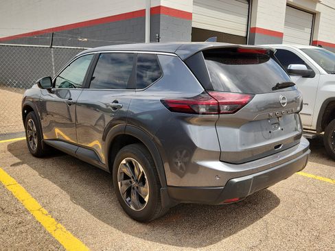 Used 2026 Nissan Rogue SV FWD image 2