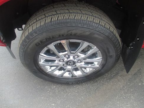 Used 2024 Toyota Tacoma Limited AWD/4WD image 15