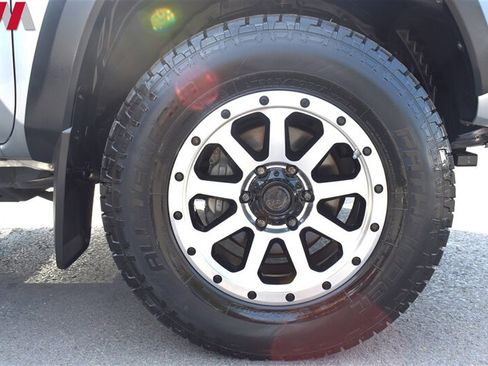 Used 2018 Toyota Tacoma TRD Off-Road AWD/4WD image 34
