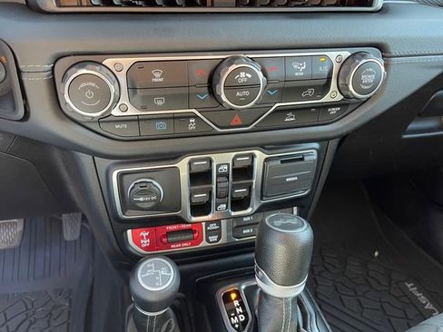 Used 2024 Jeep Wrangler Unlimited Rubicon 4xe AWD/4WD image 20