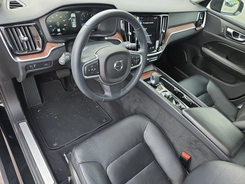 Certified 2022 Volvo S60 B5 Momentum w/ Protection Package Premier AWD/4WD image 9