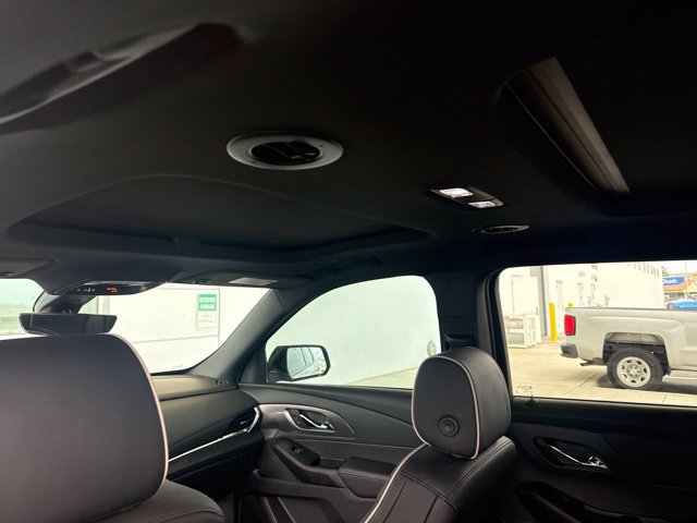 Used 2023 Chevrolet Traverse Premier w/ Redline Edition FWD image 18