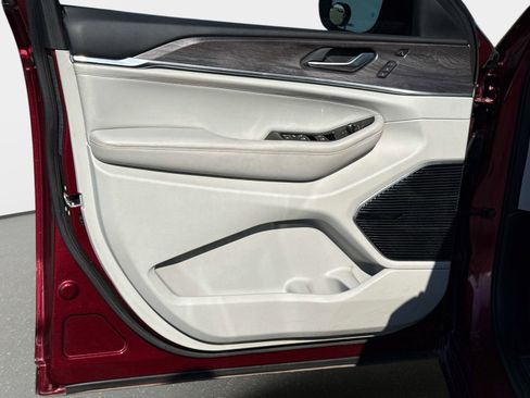 Used 2023 Jeep Grand Cherokee Overland w/ Adv Protech Group III image 20