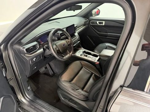 Used 2020 Ford Explorer XLT w/ Equipment Group 202A RWD image 15