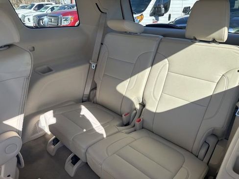 Used 2023 GMC Acadia Denali image 17