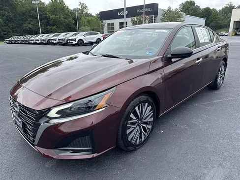 Used 2025 Nissan Altima 2.5 SV FWD image 3
