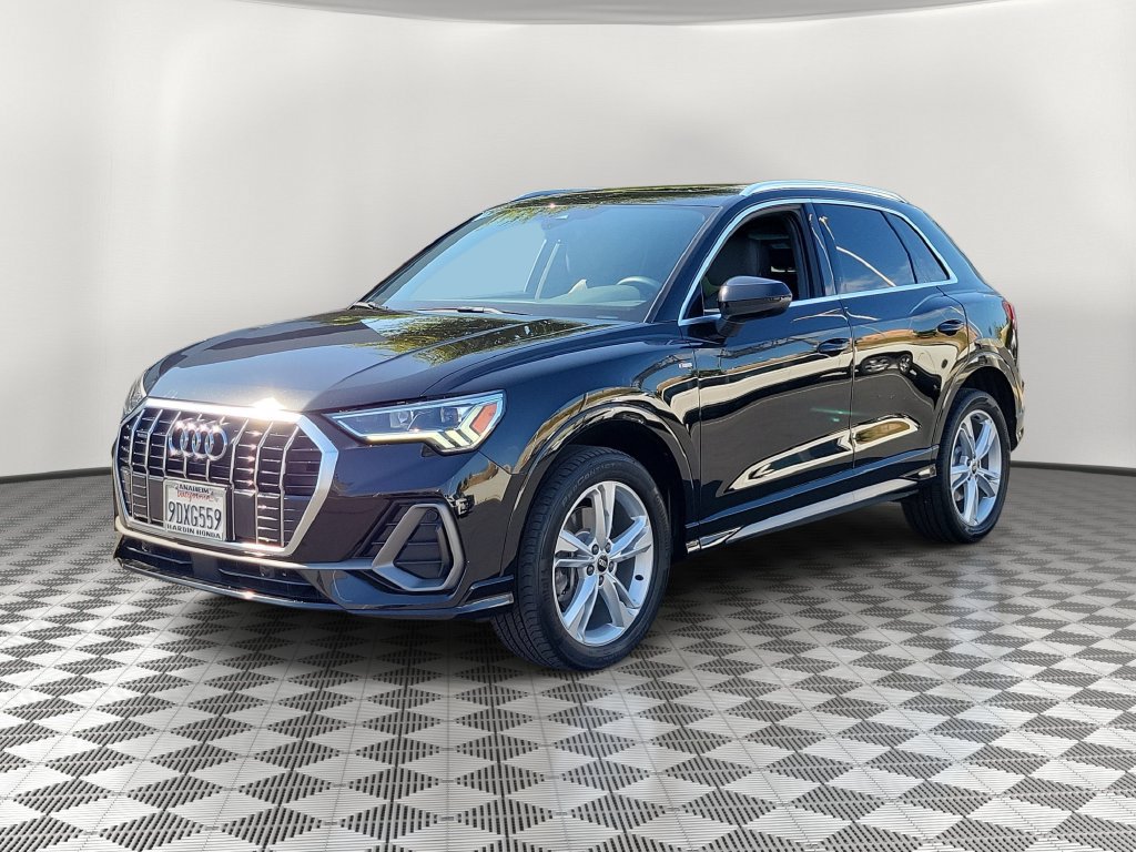 Used 2023 Audi Q3 2.0T Premium Plus w/ Premium Plus Package AWD/4WD image 3