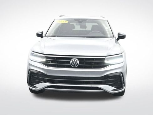 Used 2024 Volkswagen Tiguan SE R-Line image 2