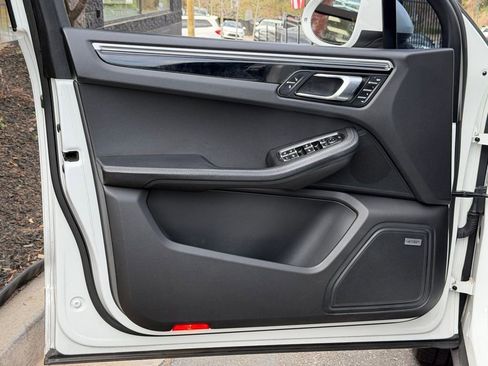 Used 2017 Porsche Macan S image 29