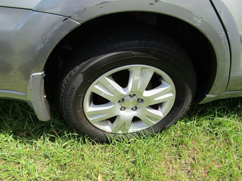 Used 2005 Subaru Outback 2.5i AWD/4WD image 12