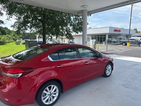 Used 2017 Kia Forte S w/ S Technology Package FWD image 3