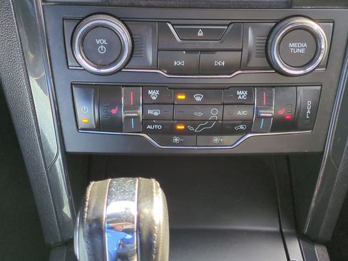 Used 2018 Ford Explorer XLT w/ Equipment Group 202A image 24