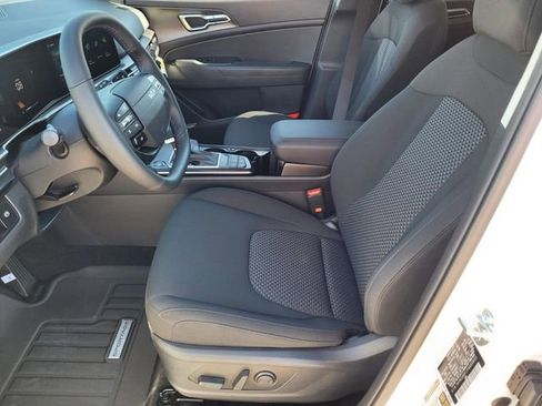 New 2026 Kia Sportage LX w/ LX Convenience Package FWD image 8