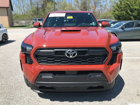 Certified 2025 Toyota Tacoma TRD Sport w/ TRD Sport Upgrade Package image 3