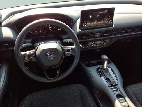 Certified 2025 Honda HR-V LX image 13