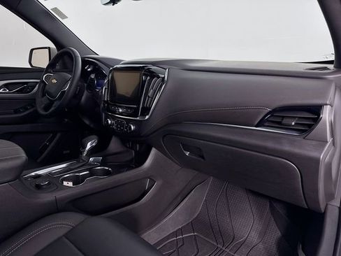 Used 2023 Chevrolet Traverse LT w/ LT Premium Package image 32