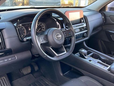 Used 2025 Nissan Pathfinder SV image 12