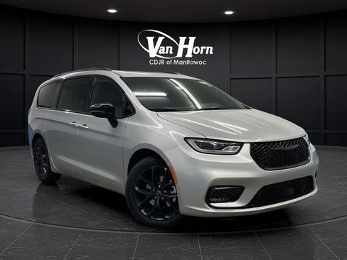 New 2026 Chrysler Pacifica Select w/ S Appearance Package image 41