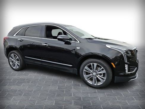 Certified 2025 Cadillac XT5 Premium Luxury FWD image 3
