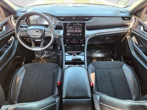 Used 2023 Jeep Grand Cherokee Altitude AWD/4WD image 17