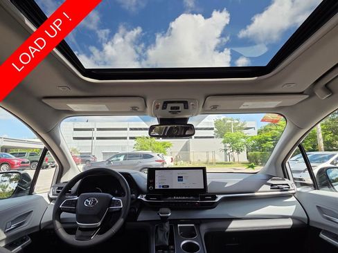 Used 2025 Toyota Sienna XLE FWD image 4
