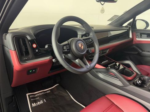 New 2026 Porsche Cayenne Coupe image 4