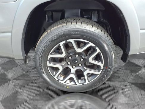 Used 2025 RAM 1500 Laramie AWD/4WD image 19