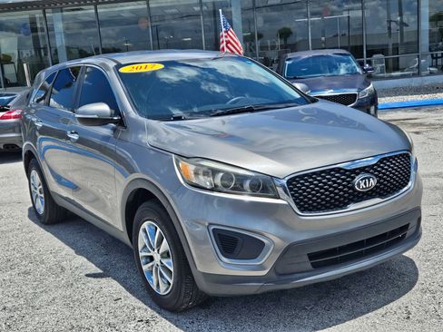 Used 2017 Kia Sorento L FWD image 2