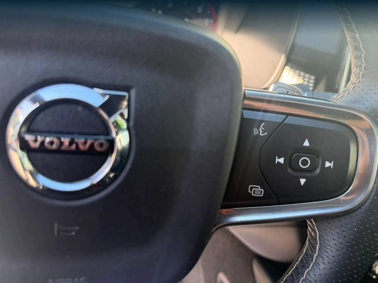 Used 2019 Volvo XC40 T5 R-Design AWD/4WD image 24