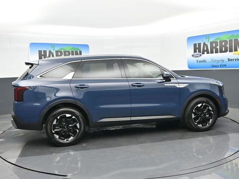 Used 2025 Kia Sorento S FWD image 6
