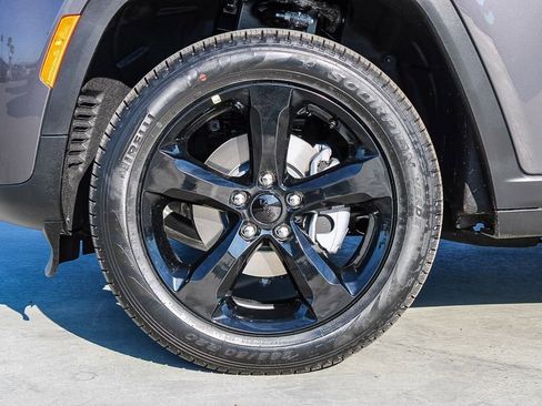 New 2026 Jeep Grand Cherokee Limited w/ Limited Altitude Package image 11